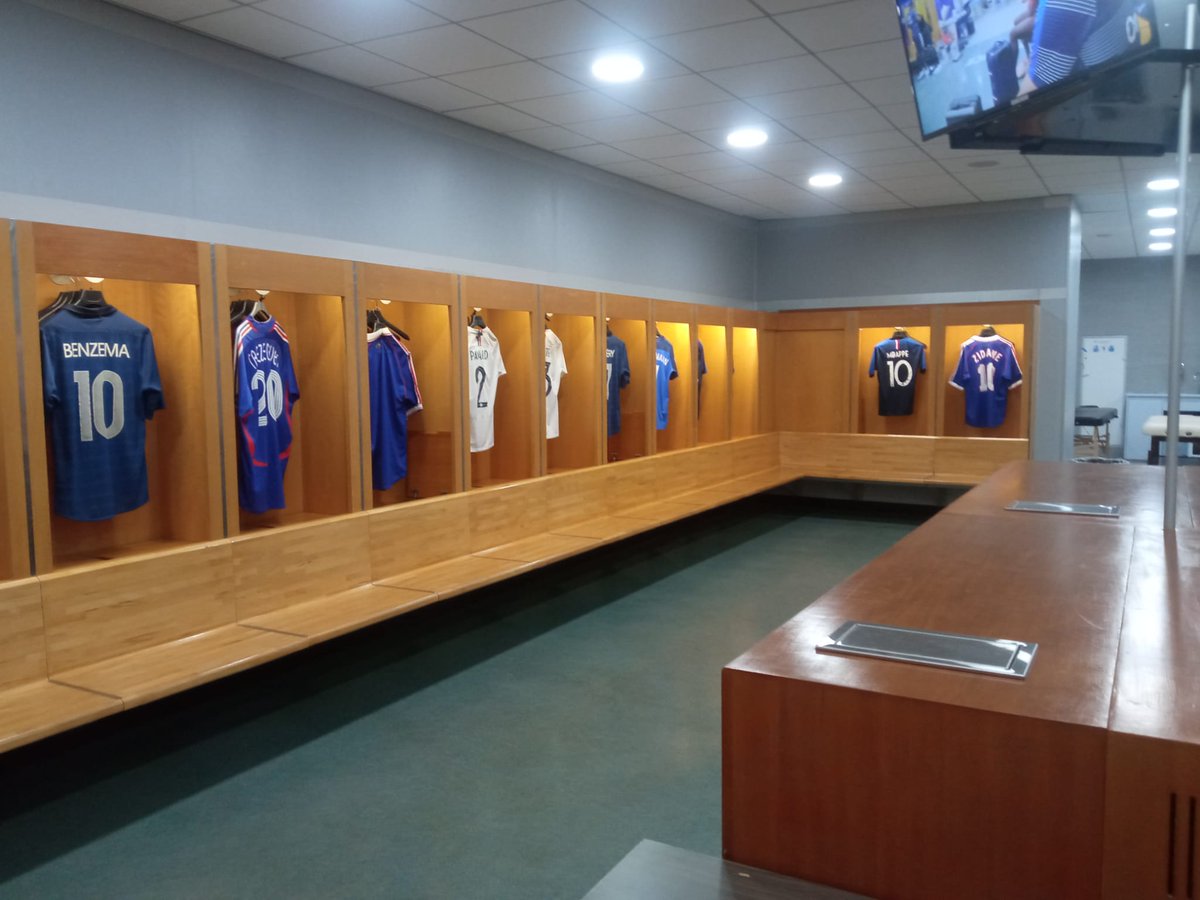 LPO_LouisArmand's tweet photo. Visite des coulisses du Stade de France avec la classe de 2GT9, dans le cadre du projet Génération 2024 et des échanges avec les collèges d'Eaubonne. 35 élèves ont pu profiter d'une visite guidée riche en anecdotes sur l'histoire de ce monument sportif et culturel. #Paris2024 https://t.co/z2dBvXcBeQ