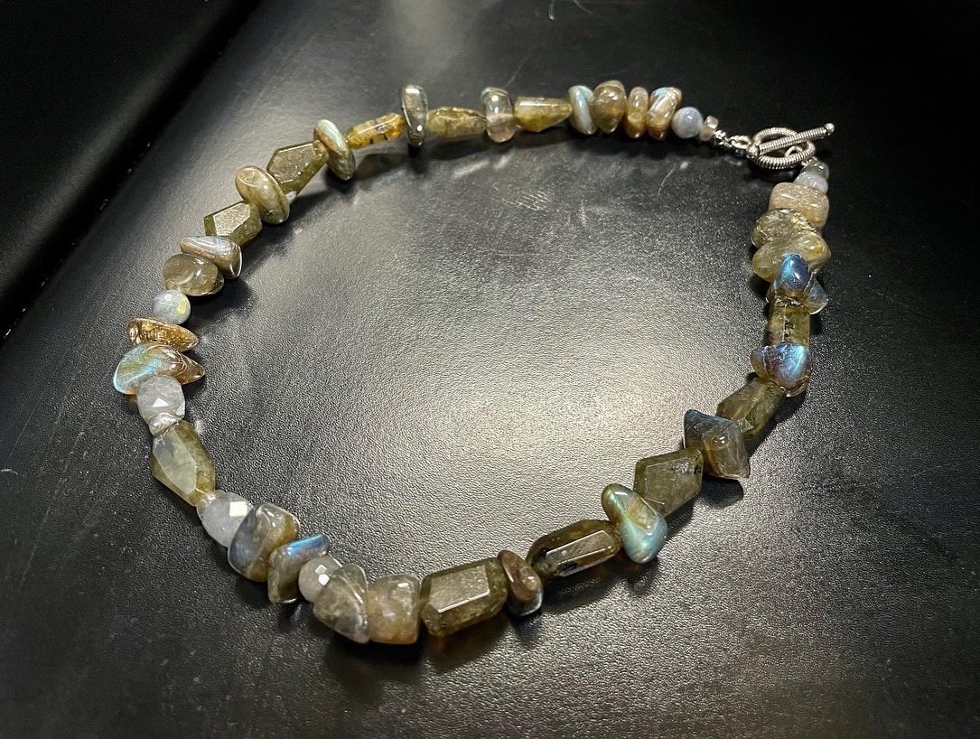 yoshikocat's tweet photo. Turning point..
新作できました!
New arrived❗️
#Labradorite
#silver925
#hematite
#necklace
#naturestone
#earrings
#power
#love
Labradorite (既成概念から心を解き放ち、信念を貫く力を高め、新たな道を歩き出す勇気を与えてくれるでしょう)
@Tethys
@YSCreations
@yscreations21 https://t.co/l7HUXPE466