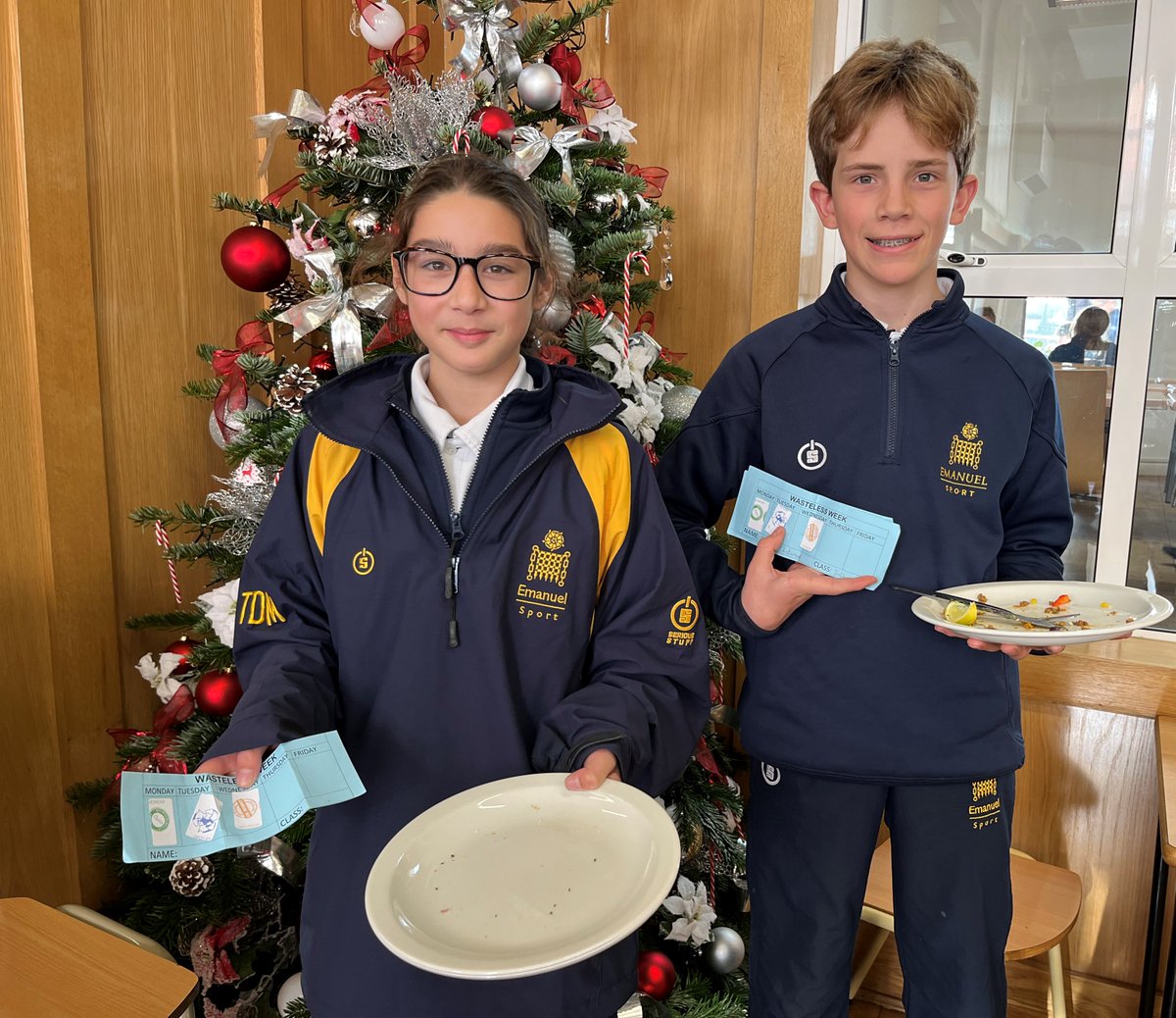 EmanuelSchFood's tweet photo. #WasteLESSWeek Great work clearing your plates! Collect your cookies for a job well done at morning break Yr 6 Mon, Yr7 Tues, Yr8 Wed #EatEverything #ReducePlateFoodWaste @natdavies1973 @Emanuel_School @IndiesSodexo https://t.co/dJ3RGJTzM9