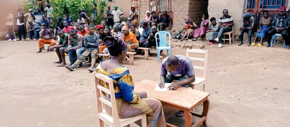 NYUNDO_SECTOR's tweet photo. Mugosoza habayeho gusinyana #imihigo Hagati ya #Umurenge na #Akagari. Hatati ya #Akagari na #Umudugudu, Hagati #Umudugudu n'#Isibo ndetse no Hagati y'#Isibo n'umukuru w'#Umuryango. Mu buryo bwo konoze neza imikoranire.@JCMusabyimana ,@kambogo1 @RubavuDistrict ,@HabitegekoFran1 https://t.co/ys4UlP3169