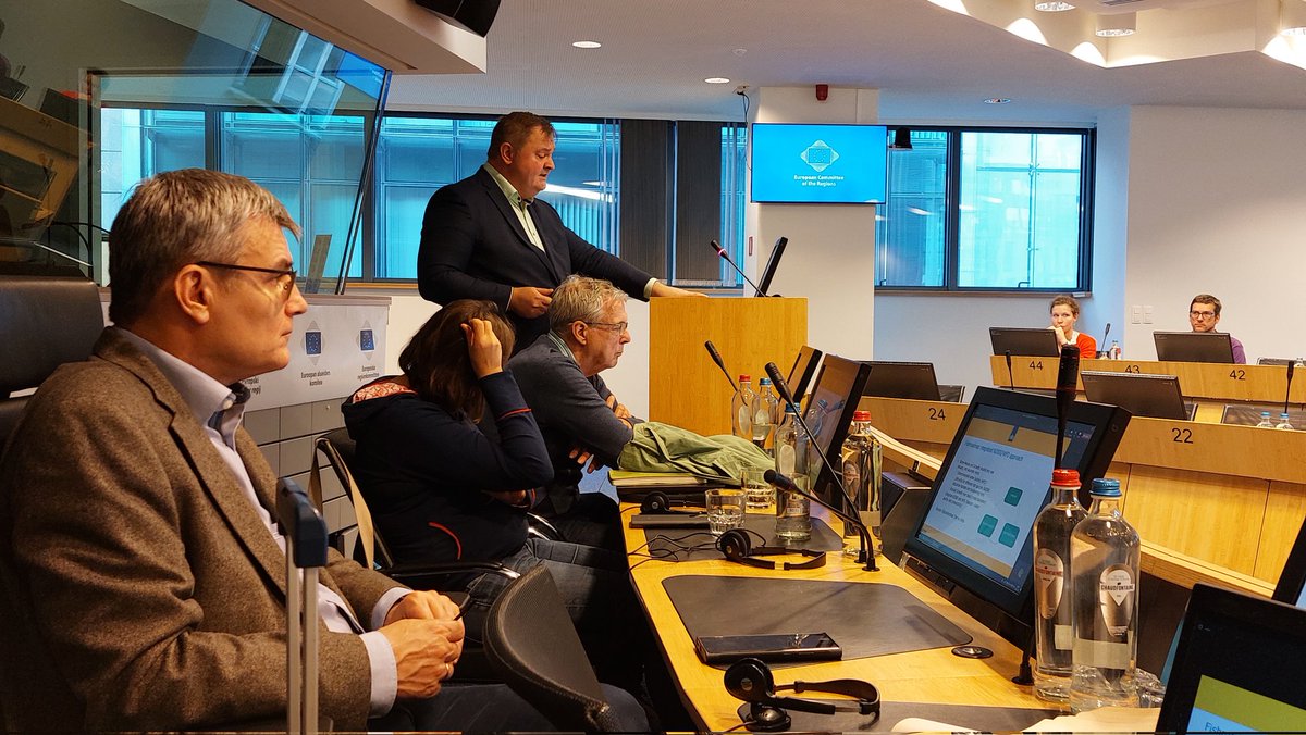 BioGeoProcess's tweet photo. At final day of #freshwater #fish networking event Peter Philipsen from @natureatworkNI presents Fishroadmap, interesting GIS tool to map barriers. @BrunoCombal @Green_Europe @EAA @Eurosite @LNatura2000 @EU_ENV @EUEnvironment @ZonesHumides https://t.co/LIYrrEyRkx