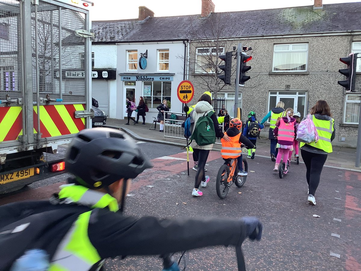 HardyMemorialPS's tweet photo. Another successful Ditch the Dark Day in Richhill. Thanks to all pupils and parents who braved the morning chill to walk, cycle and scoot up to school! Thanks also to the guys from @thehubrichhill for the tea and coffee! 🦺 🚴🏻 @SustransNI 

Lots more 📸 on school website.. https://t.co/D42aWxd2M2