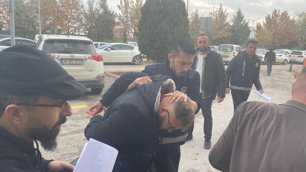 Sulh Ceza Mahkemesi, köpeği vahşice katleden Konya Büyükşehir Belediyesi personelleri Murat Bacak ve Sefa Çakmak'ın tutuklanmasına karar verdi.

#KonyadaKatliamVar