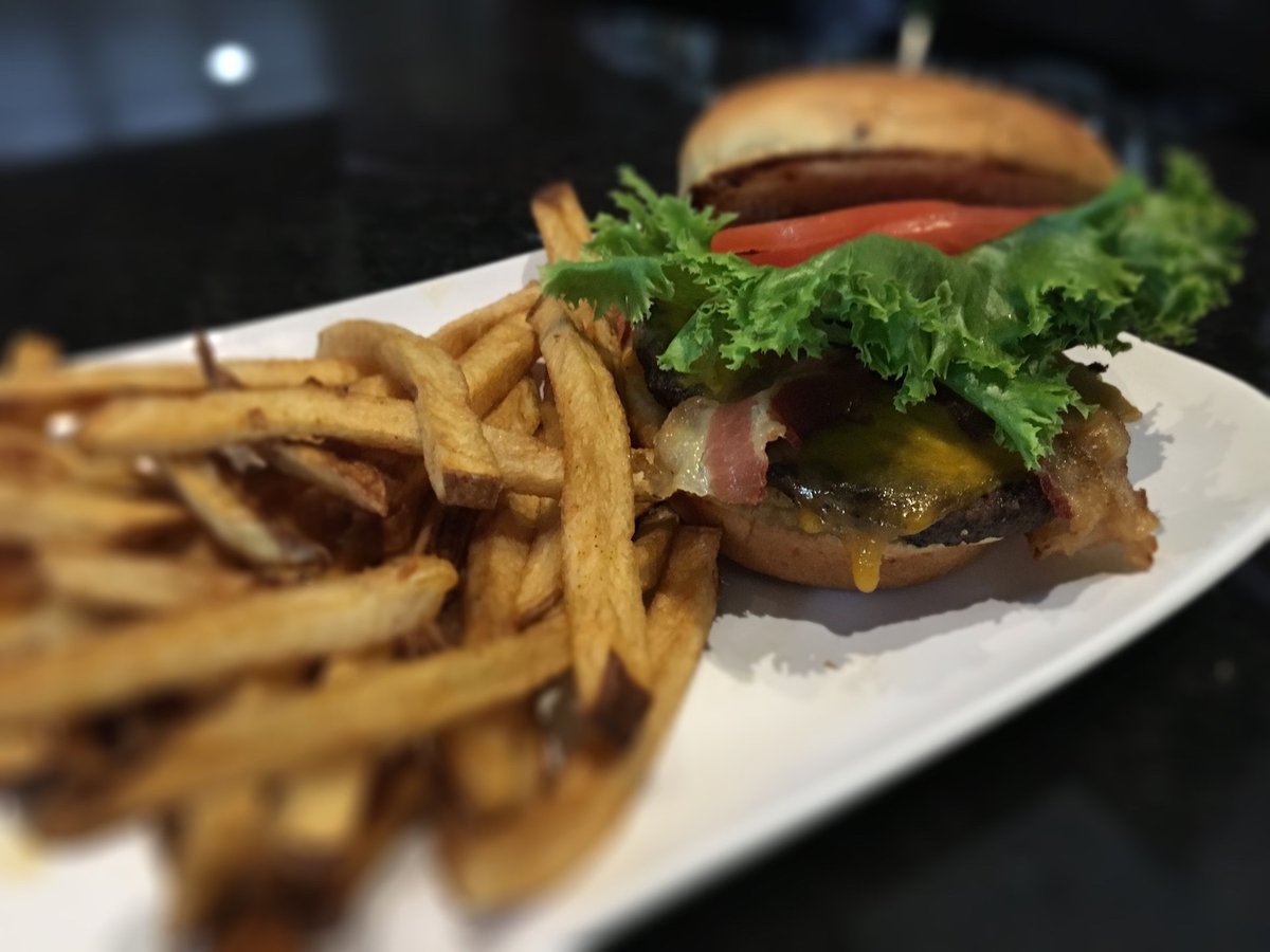 Thanks for the review on our 1/3 lb. Burger! We love it too!

"Hidden gem just moved in and got a flyer for rivals. Went for lunch people food and atomoshere were great. 3ven had a fireplace for us displaced Texans. Will be back"
popme.nu/rsg13lb9?utm_c…