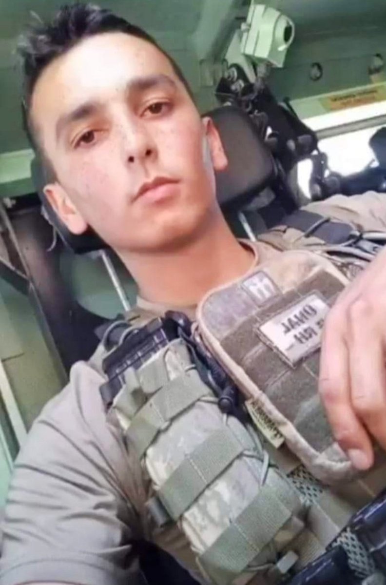" ŞEHİDİN VAR TÜRKİYE "
Pençe Kilit operasyonu bölgesinde açılan taciz ateşi sonucu yaralanan Askerimiz Piyade Sözleşmeli Er İsmail Ünal Şehit oldu.
Türk milletinin başı sağ olsun.