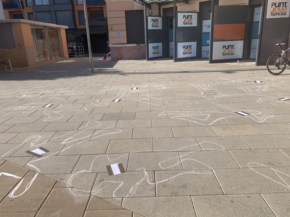 Perquè com dones, mares,filles professionals i usuàries de #l ‘EAP Tortosa Est ens hem unit per fer un minut de silenci per totes les víctimes anònimes i supervivents de la violència masclista