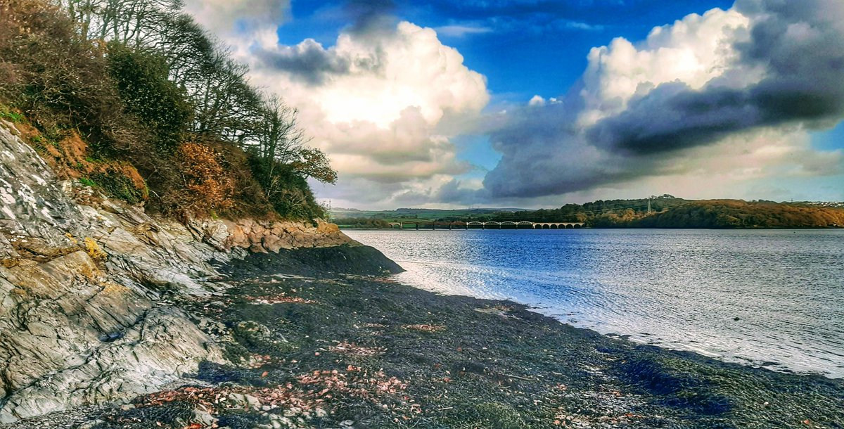 BobKWestCountry's tweet photo. The sign said there is only a tidal footpath to Cargreen when Spring Tides are low. It didn't take long to appreciate the wisdom of that guidance. On the opposite shore the Plymouth to Gunnislake branch makes its way across the Tavy
#tamarvalley #cornwall #gwr #cargreen https://t.co/lTCJj2jKOx