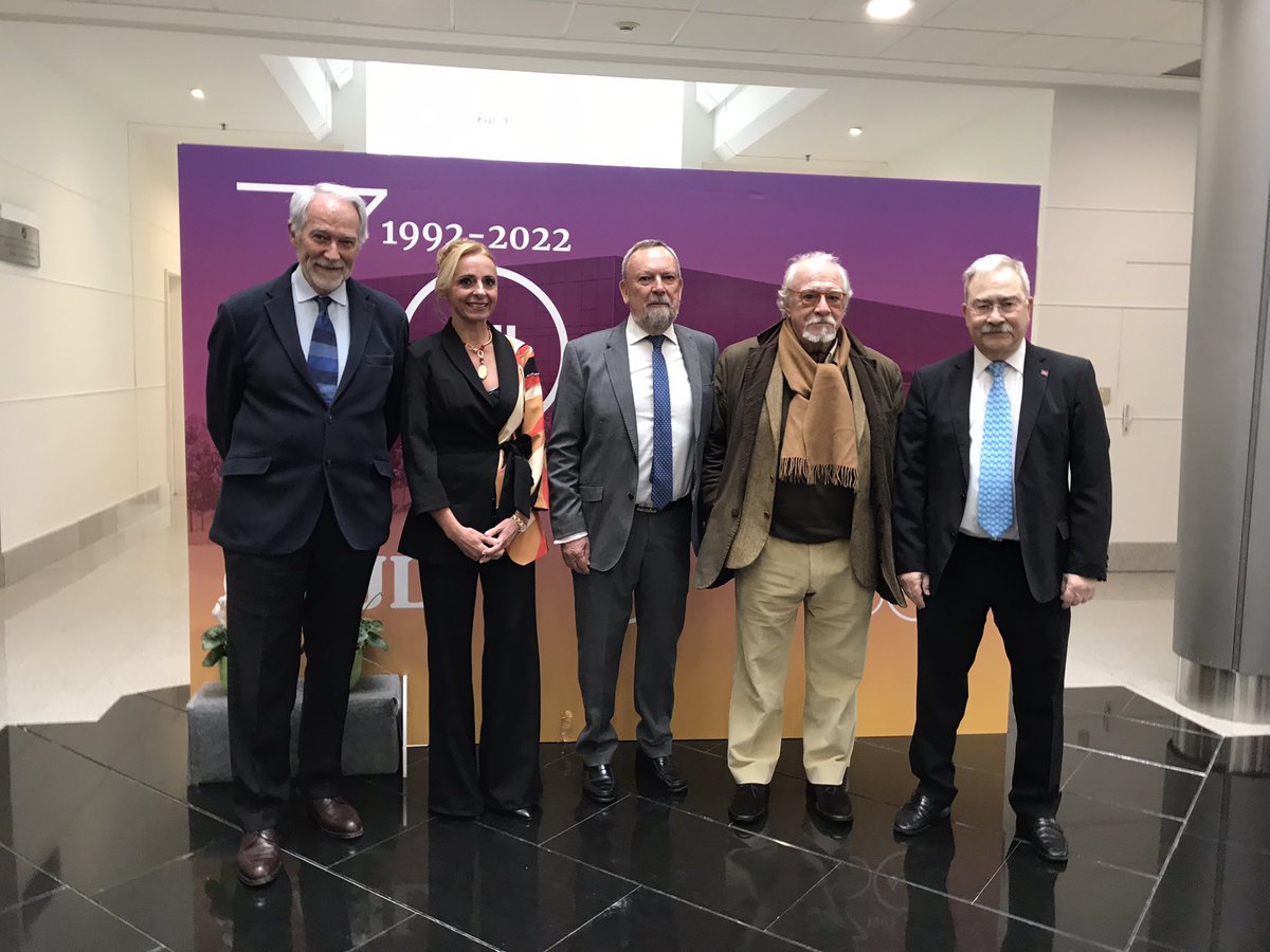 jcpastorj's tweet photo. #Ioba_UVa Hoy he compartido la celebración de los 30 años de vida de una empresa española con la que colaboramos muy a gusto:AJL Ophthalmics. Os deseo otros 30 aunque yo no los veré 🤪 https://t.co/uKlSQFPEjp