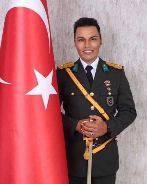 Pençe kilit operasyonunda şehit olan  Teğmen Onur Öztürkmen ne Allah’tan rahmet diliyorum mekanı cennet olsun Amin kederli ailesine sabır ve metanet diliyorum. Türk milletimize sabır diliyorum Amin.