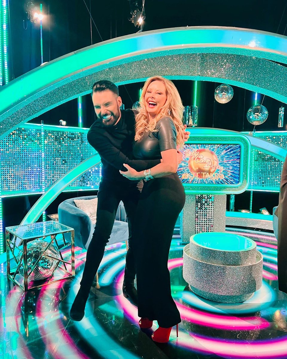 Carol Vorderman tweet media