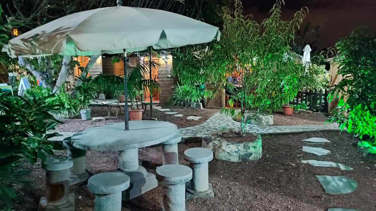 salzschnacker's tweet photo. In der Bodegón 7 Islas gibt 7 kleine Hütten, benannt nach den Inseln der #Kanaren. Dazwischen ein mit Garten Steintischen, einer Bar und dazu ein gemütlicher Innenbereich. Ein Bild der Grillplatte folgt. https://t.co/xkfLmCwAUO