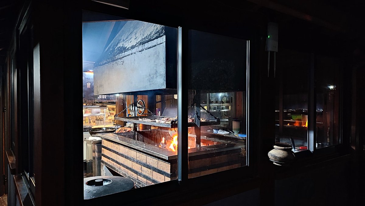 salzschnacker's tweet photo. In der Bodegón 7 Islas gibt 7 kleine Hütten, benannt nach den Inseln der #Kanaren. Dazwischen ein mit Garten Steintischen, einer Bar und dazu ein gemütlicher Innenbereich. Ein Bild der Grillplatte folgt. https://t.co/xkfLmCwAUO