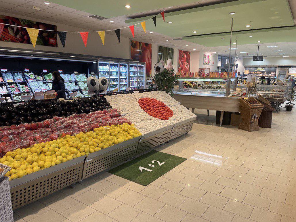 /u/WC20_: A Japanese fruit seller in Germany #funny #humor #hilarious #haha #lmao #lmfao #rofl