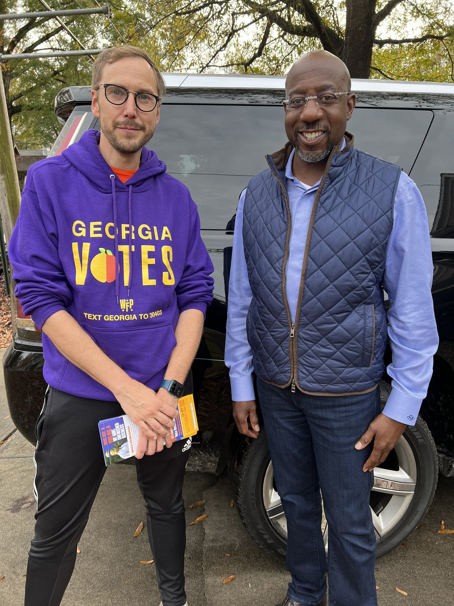 DerekMarshallCA's tweet image. Luck of the draw! By total coincidence, I managed to canvass @ReverendWarnock himself this afternoon while out knocking with @WfpGeorgia I let the Senator know about our race and how hard WFP is working for his re-election. Go vote, GA!