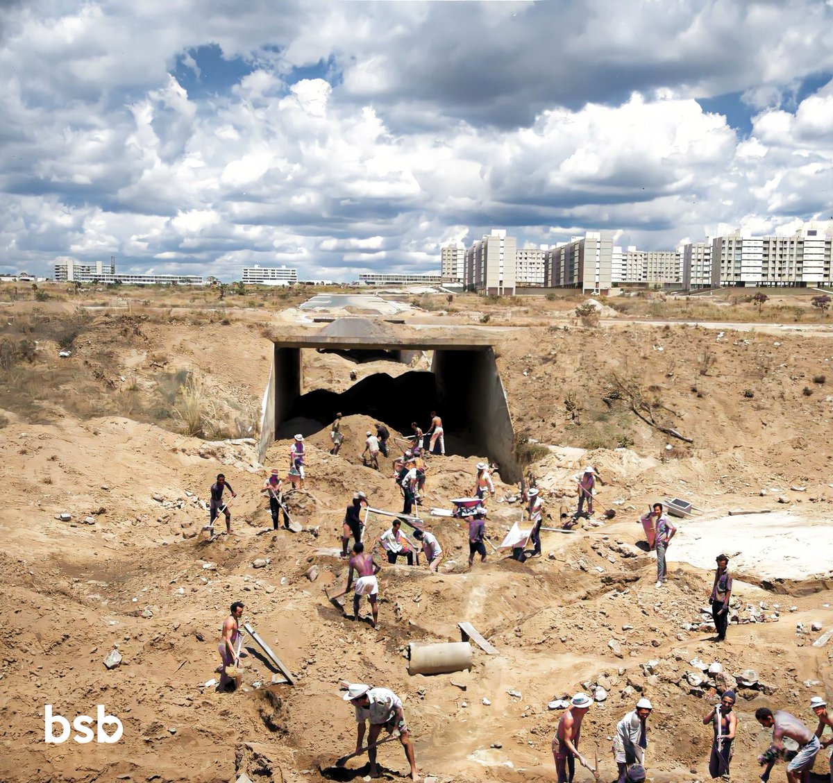 candangosbsb's tweet photo. Construção das tesourinhas.

© Arquivo Público do DF. https://t.co/vjPD6zJ3uI