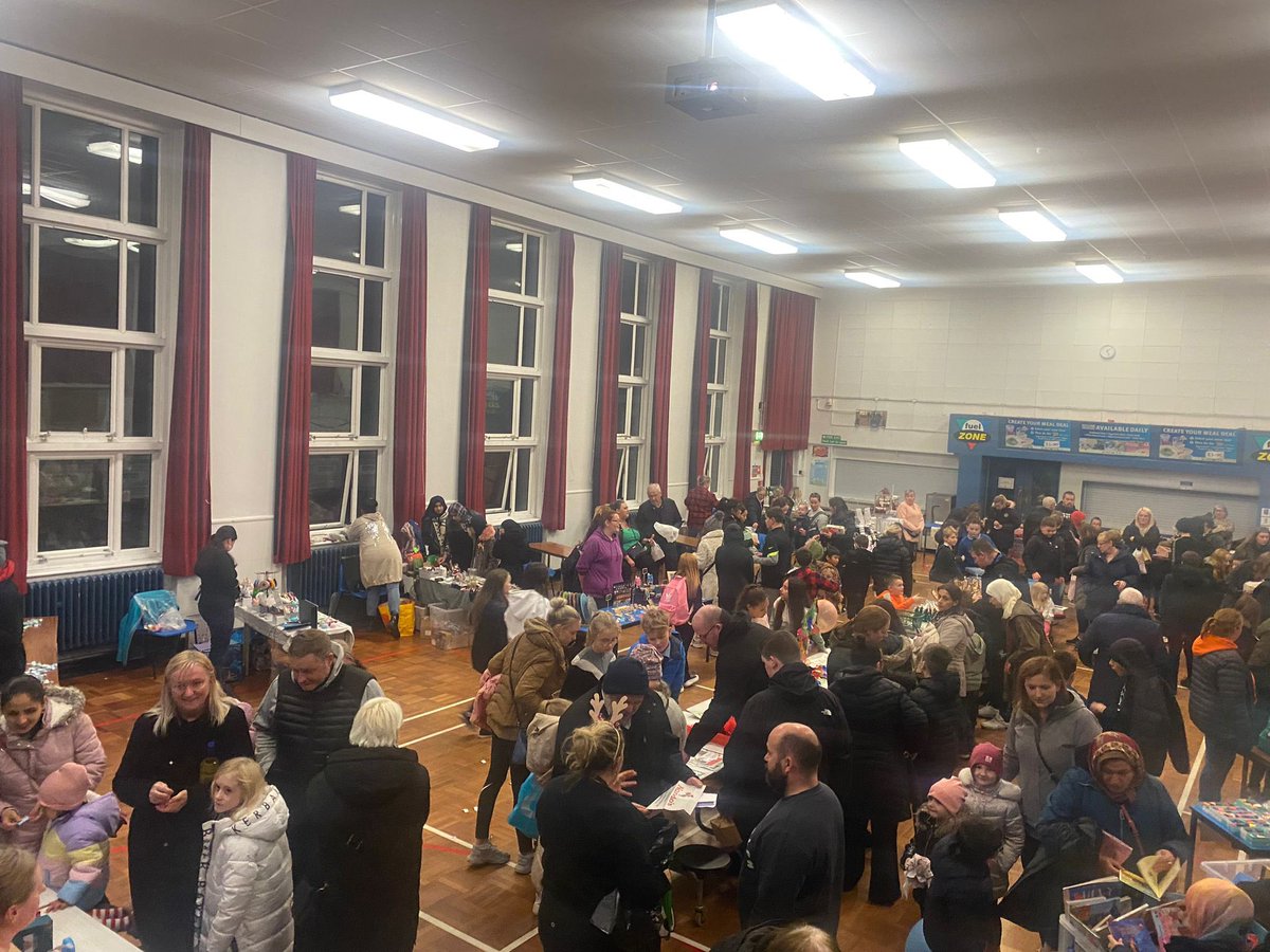 ToryglenPS's tweet photo. A fantastic time at our Christmas Fayre this evening. A massive thank you to @ToryglenPTC for organising such a successful event!
Thank you to our staff and children for all the wonderful handmade products on sale and our responsible pupils for manning stalls #teamTPS ๐๐๐ https://t.co/WdSvXqDWvA