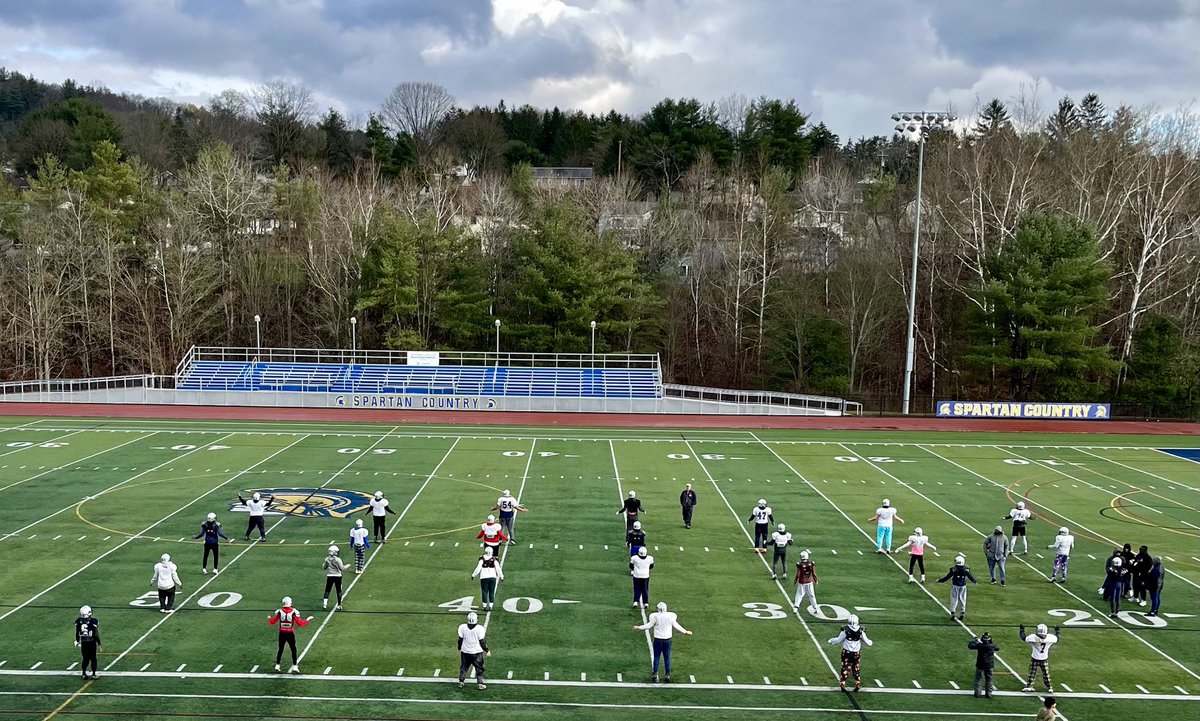 GETTING WARMED UP FOR TOMORROW!! ✔️📍📈

🎉🎉See you at the NYS Semi Finals vs General Brown at Union Endicott HS, 11/26 @ 12PM 

🎟 Get your tickets here: gofan.co/app/school/NY2… 

#steeltheshow ⁦@wny_football⁩  ⁦@WNYAthletics⁩ ⁦@NYSPHSAA⁩