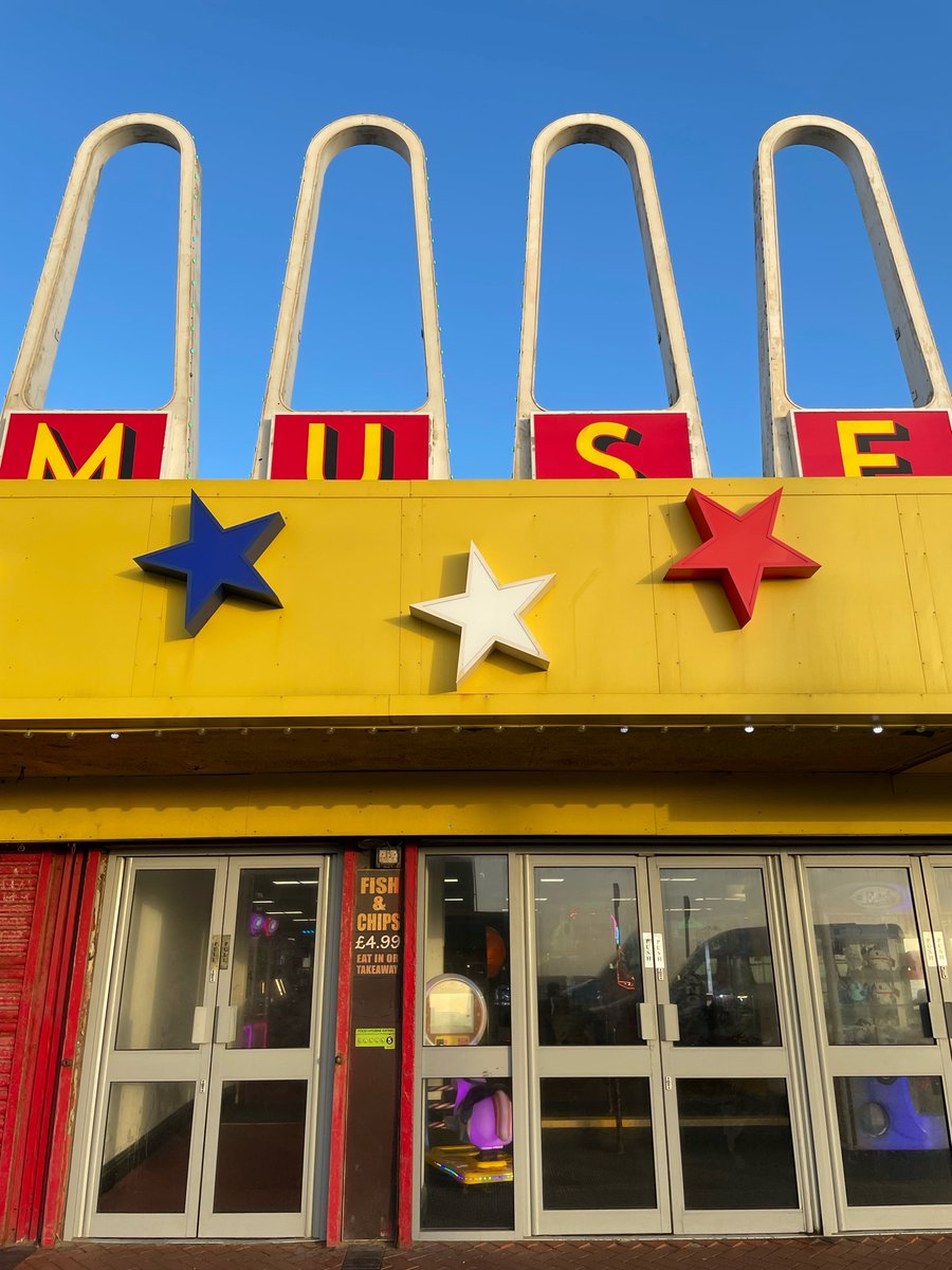 I_like's tweet image. In Blackpool and it’s beautiful in the winter sun