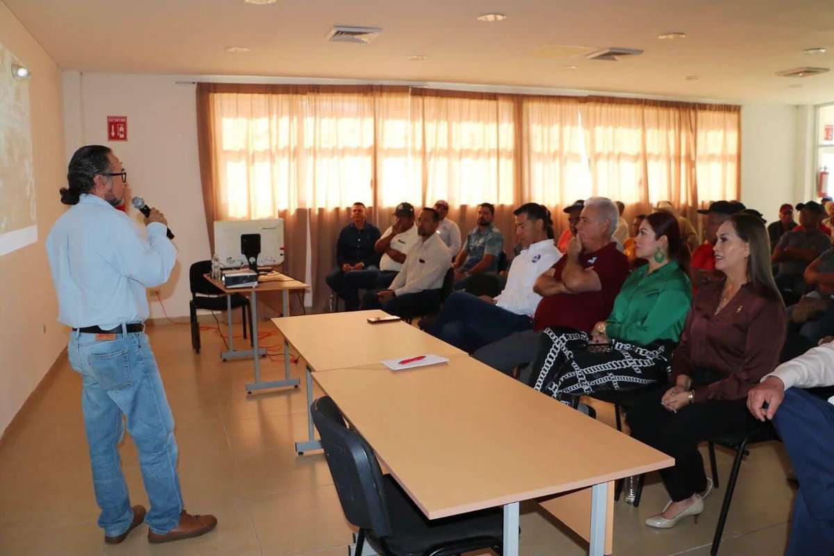 isapesca's tweet photo. Reunión de trabajo por invitación de la Secretaría de Pesca y Acuacultura, al H. Ayuntamiento de Escuinapa, con el objetivo de conocer la problemática generada por el camino del Valle de la Urraca, en los límites de Sinaloa y Nayarit. https://t.co/MboISEhg7B