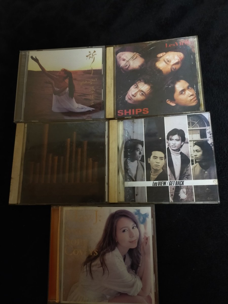 tektek_pon's tweet photo. おはようございます☁
今…車に根のシンくんの前回のアルバム2枚や坂田佳子さんの1stアルバムを乗せてるけど、新たにこの5枚も乗せよ💿🎵
#坂田佳子 さん…2ndアルバム
#LesVIEW …2枚
#ZIGGY …ベストアルバム
May.J…カヴァーアルバム https://t.co/wquNnq81JR