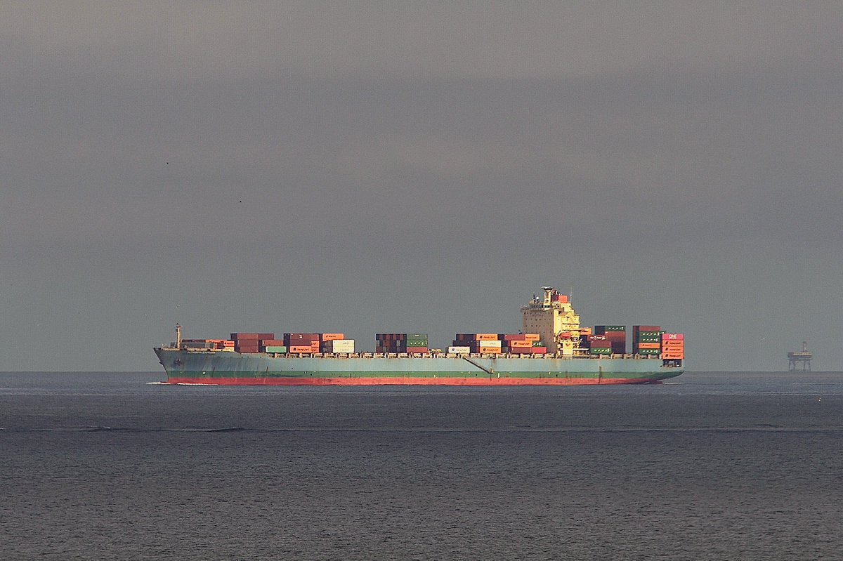 The ALTAMIRA EXPRESS, IMO:9407146 en route to Norfolk, Virginia, flying the flag of Hong Kong 🇭🇰. #Seaspan #ShipsInPics #ContainerShip #AltamiraExpress #ChesapeakeLightTower