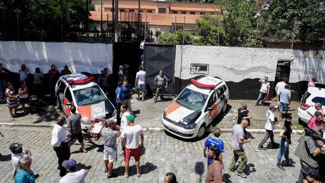 choquei's tweet photo. 🚨BRASIL: Ao menos 11 atentados contra escolas foram realizados durante governo Bolsonaro.

Nos últimos quatro anos foram registrados ao menos seis atentados com uso de arma de fogo e outros cinco com outras armas. Só nos últimos dois meses, ocorreram três ataques. https://t.co/7DdjGfjtya