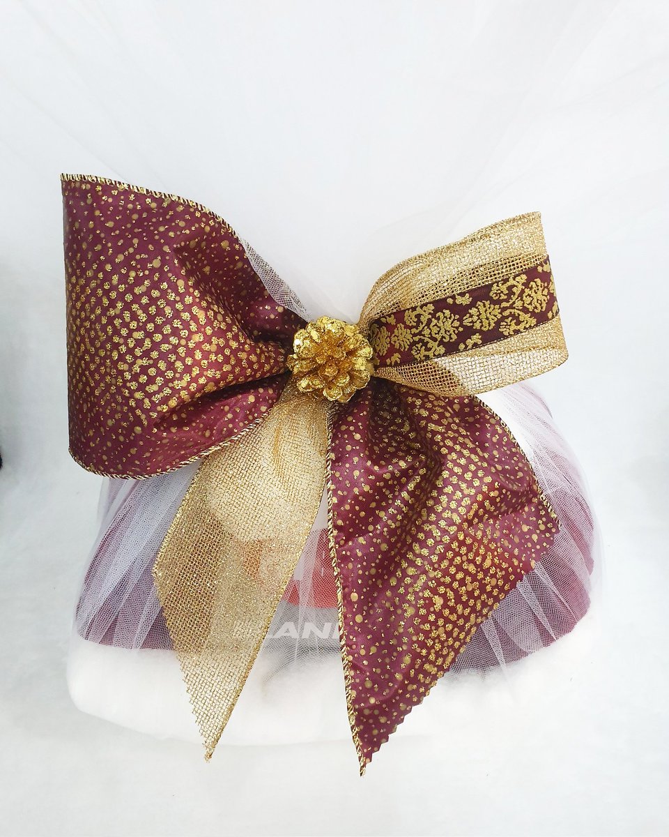 IskraAlexis's tweet photo. Christmas gifts don't have to break the bank. Here, we packed a towel and a little throw cover and made a pretty design. Do same with the little you have got.

#IskraAlexis
#GiftsInAbuja https://t.co/2M0D3dAM06