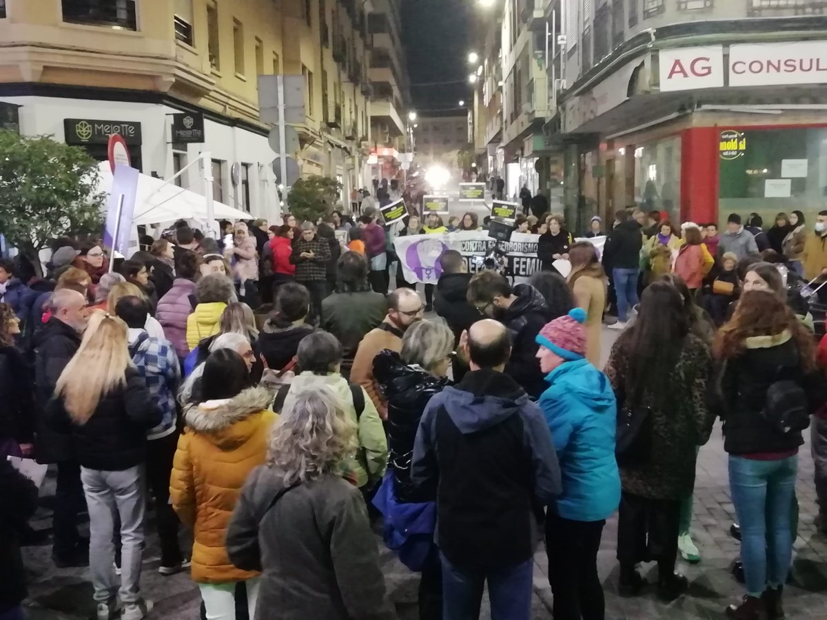 ComandoVioletaC's tweet photo. 💪💜Estamos muy agradecidas a todas las personas que esta tarde, con su participación, han hecho posible que la concentración del #25N haya sido un éxito y así, consigamos que en Cuenca se visibilice la lucha feminista contra las violencias machistas. https://t.co/kwJbAApH4m