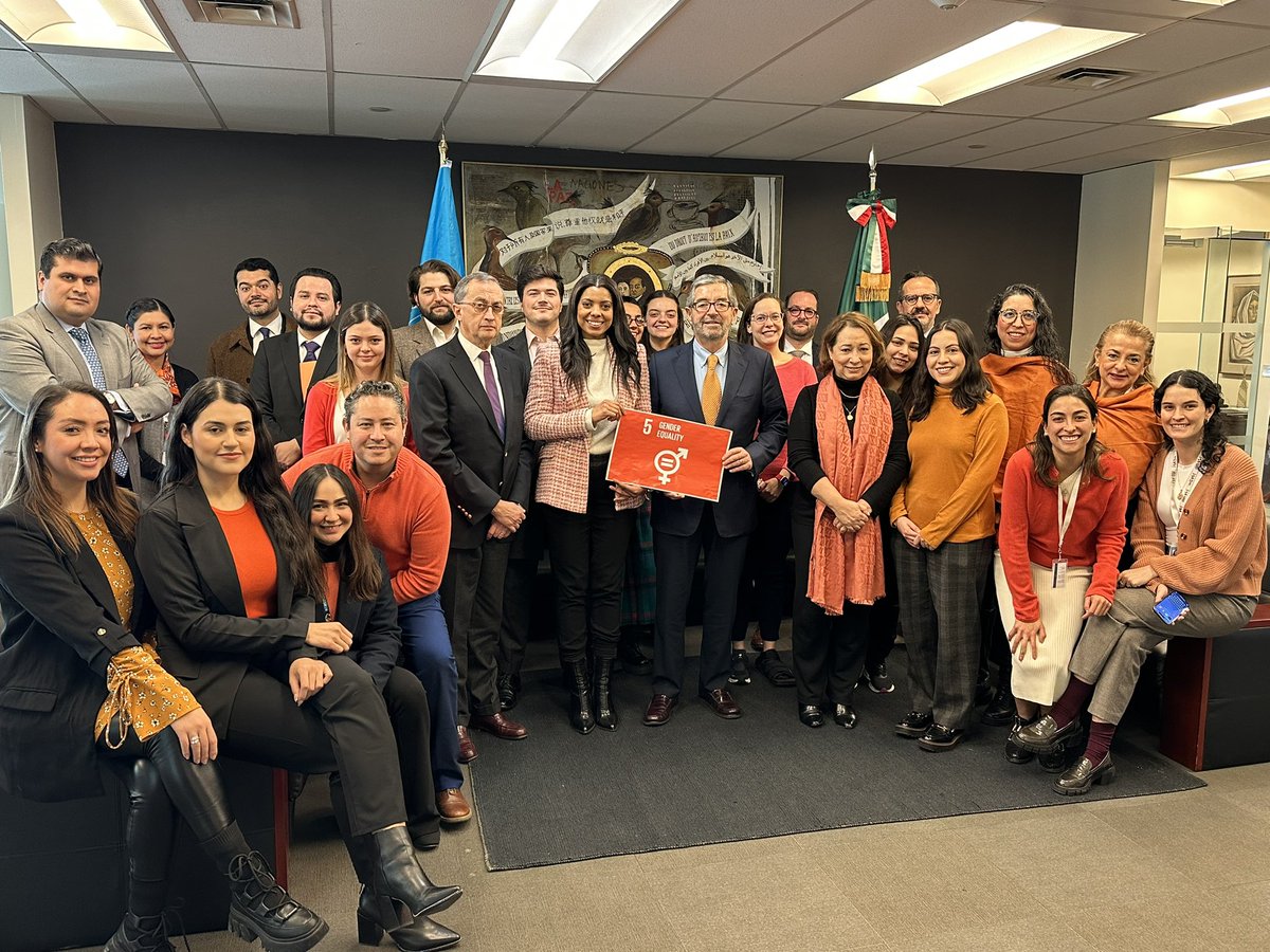 MexOnu's tweet photo. La @MexOnu 🇲🇽🇺🇳 se suma al compromiso de 0 tolerancia a los distintos tipos violencias que viven las mujeres y niñas

Seguiremos trabajando por un 🌎 libre de violencia contra las 👧🏻👩🏽👩🏼‍🦰. Su protección es fundamental p/ la paz y seg. internacionales

#PoliticaExteriorFeminista🧡 https://t.co/gPu1erqyUJ
