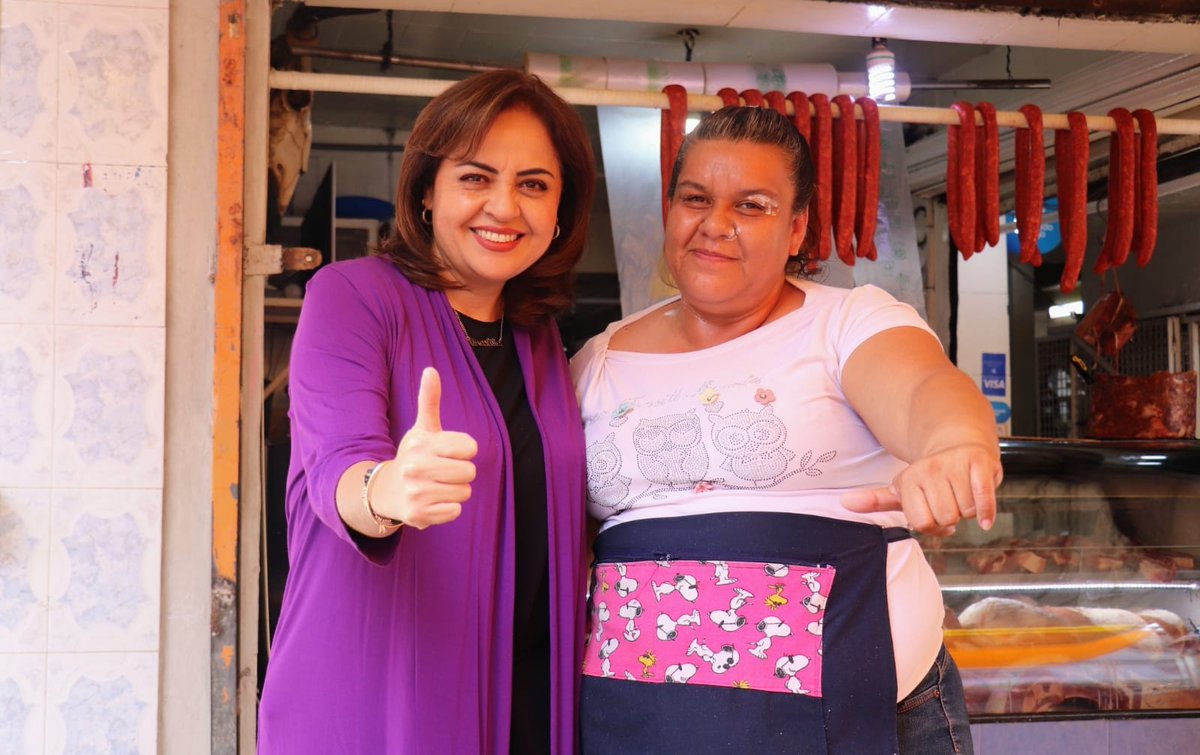 AnaLiliaHerrera's tweet photo. En @50mas1edomex seguimos recorriendo los espacios públicos para decirle a nuestras paisanas:  #NoEstásSola, sí hay salida.

Reconozco el compromiso de los colectivos en cada municipio del #Edoméx que todos los días construyen sororidad.

Sigamos haciendo equipo👊🏽💜
#DíaNaranja https://t.co/6JW85IlsJA