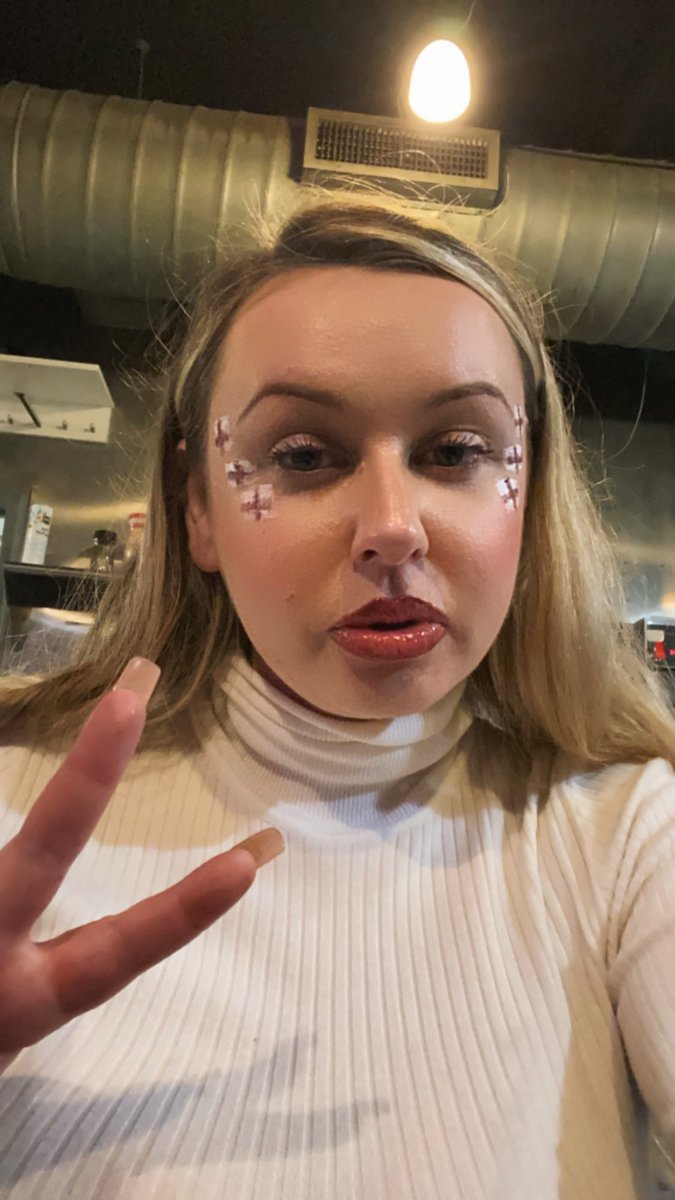 The only England supporter in an American bar kinda awkward 🤣🤣 #ENGUSA