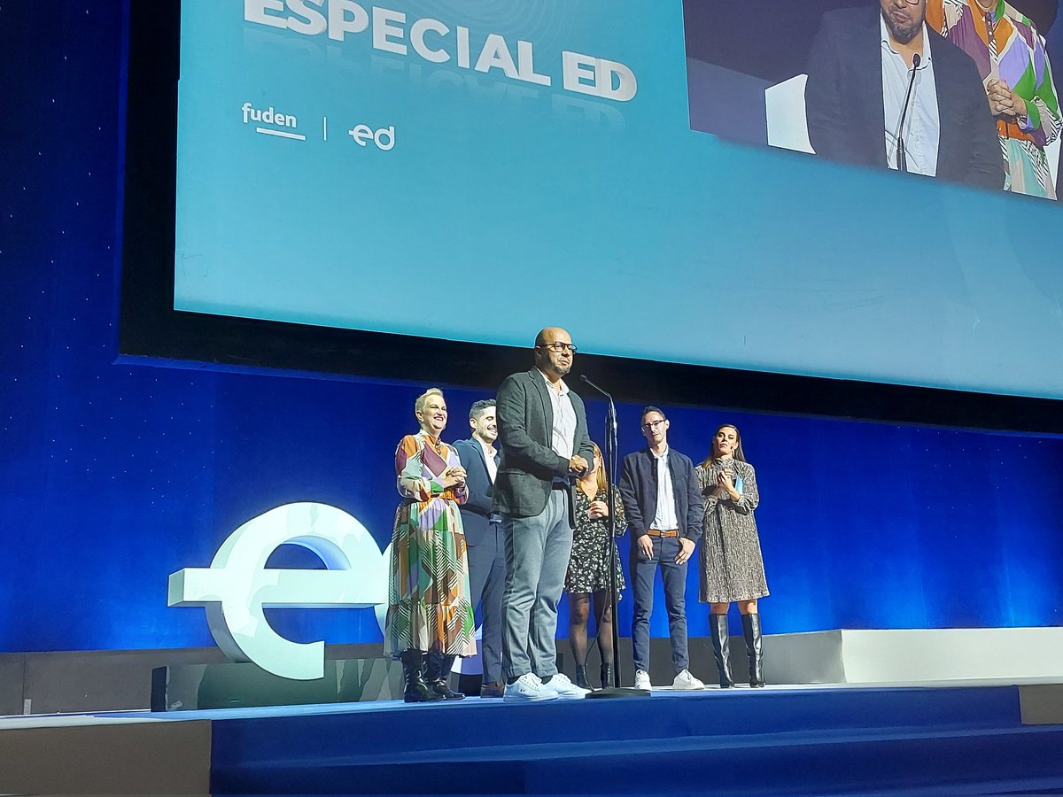 SATSE_Canarias's tweet photo. Y la sorpresa de la noche: el Premio Especial de los #PremiosED 2022 es para el proyecto cultural Concomitentes para la mejora del cuidado emocional de los pacientes de la UCI Pediátrica del #HUNSC ¡Enhorabuena! https://t.co/Ikg9M7cmGm