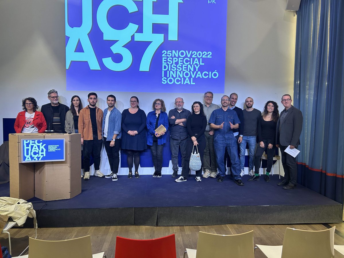 València Innovation Lab (@vlcilab) on Twitter photo ICC | Ens acomiadem amb la foto de família amb els estudis i professionals que han participat en <a href="/pechakucha_VAL/">PechaKucha Night VALÈNCIA</a>. Un gust ser testimonis dels vostres projectes de disseny i innovació social.
Gràcies a totes les persones participants i les que heu vingut a #LasNaves
#PKNV37 ICC | Ens acomiadem amb la foto de família amb els estudis i professionals que han participat en <a href="/pechakucha_VAL/">PechaKucha Night VALÈNCIA</a>. Un gust ser testimonis dels vostres projectes de disseny i innovació social.
Gràcies a totes les persones participants i les que heu vingut a #LasNaves
#PKNV37