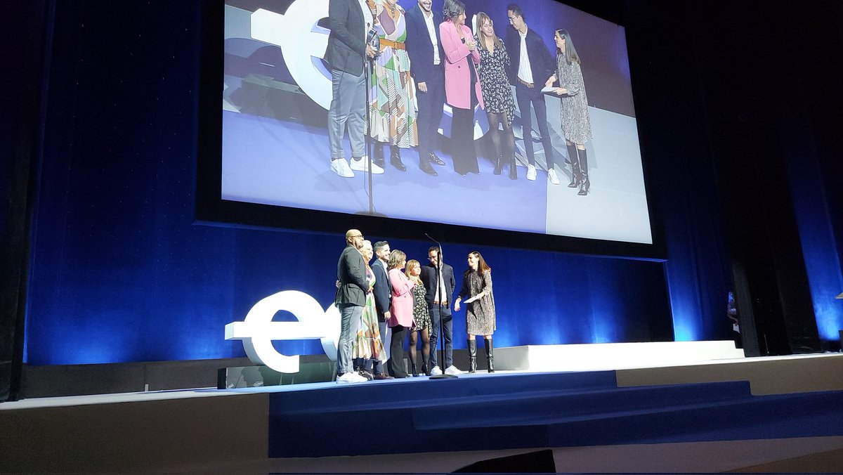 SATSE_Canarias's tweet photo. Y la sorpresa de la noche: el Premio Especial de los #PremiosED 2022 es para el proyecto cultural Concomitentes para la mejora del cuidado emocional de los pacientes de la UCI Pediátrica del #HUNSC ¡Enhorabuena! https://t.co/Ikg9M7cmGm