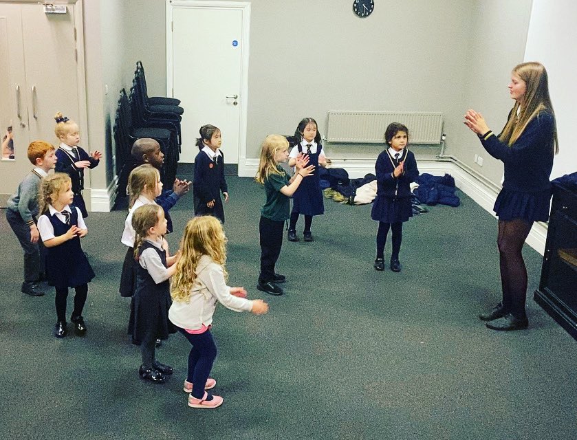 Here’s our lovely assistant (and senior student) Bea, leading the dance routine with our early years class! It’s such a treat watching our little’uns grow into brilliant young adults!

#proudteacher #fromlittletobig #allgrownup #dramaassistant #earlyyearsclass #dramaclass