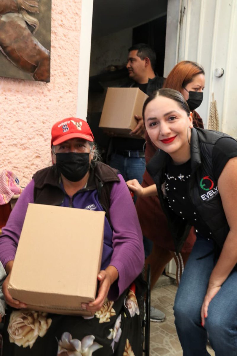 evelyn_osornio_'s tweet photo. Me reuní con vecinas y vecinos de la Delegación #DelParque 🤝✨, escuche sus inquietudes y sugerencias, y también les hice entrega de #ApoyosAlimentarios. 📦❤️

#EvelynContigo https://t.co/QfjxeUc7gt