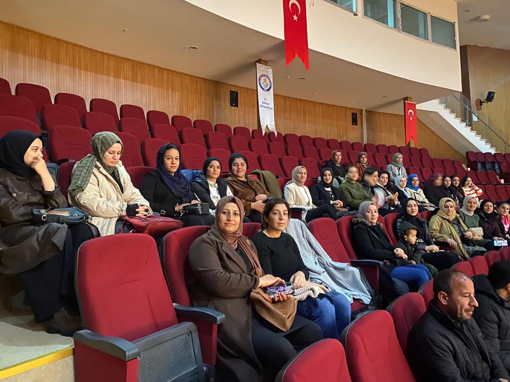 CizreAdem's tweet photo. @SirnakValiligi mizce ‘’25 Kasım Kadına Yönelik Şiddete Karşı Uluslararası Mücadele günü’’ programı düzenlendi. Programa kursiyerlerimiz ile  katılım sağladık. @tcailesosyal @deryayanikashb @SirnakValiligi @valiosmanbilgin @nazlidemirrr @CizreKaymakamlk 
#KadınaElKalkamaz https://t.co/hcIAVndWcu