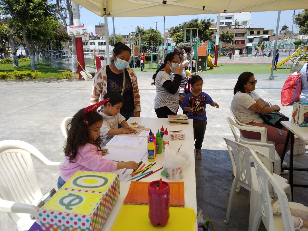 EducacionLima's tweet photo. Desde nuestros espacios, trabajamos para que cientos de niñas disfruten de su derecho a jugar en espacios seguros y libres de violencia. @educaynaturural @feducaydesarrol @MarisaGlave #SinViolencia #BastaYa https://t.co/AMsrFUS6hq