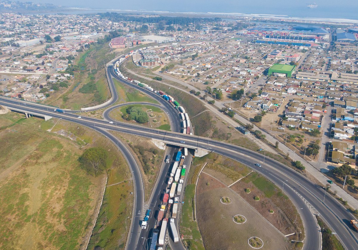 AgecSan's tweet photo. Con este Tweet esperamos puedan comprender el problema real y no seguir estigmatizando a los camioneros, familias de trabajo que se encuentran en las carreteras, 24/7, arriesgando  sus vidas día a día por la falta de seguridad y enfrentando largas horas de esperas. https://t.co/hC3lnu4J5g