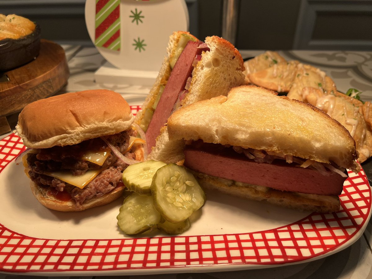 Kings Island on Twitter "Holiday Meatloaf Burger, K.L. Fried Bologna Sammy and Turducken