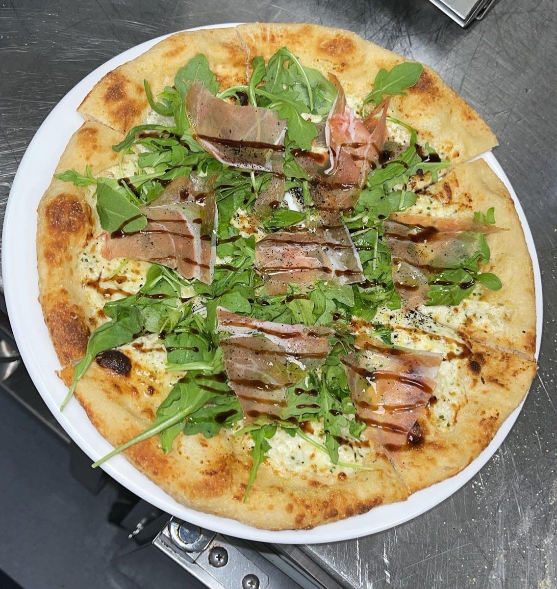 charsdelightsnC's tweet photo. truffle goat cheese pizza ๐
w/ prosciutto, arugula, balsamic glaze, and portobello gills.
๐๐ฎโ๐จ๐คค
#foodie #pizza #truffles #balsamicdrizzle
๐ฉ๐พโ๐ณ https://t.co/RIkzNFeyyf