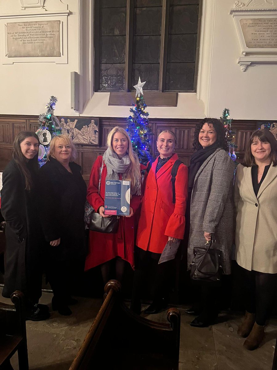 IsonBarnsley's tweet photo. St Helen’s Primary did an excellent job decorating our Christmas tree 🥰🎄 in worthy support of @YorkshireAirAmb thanks to @harrisaccounts - thank you! https://t.co/wOrP32F6rw