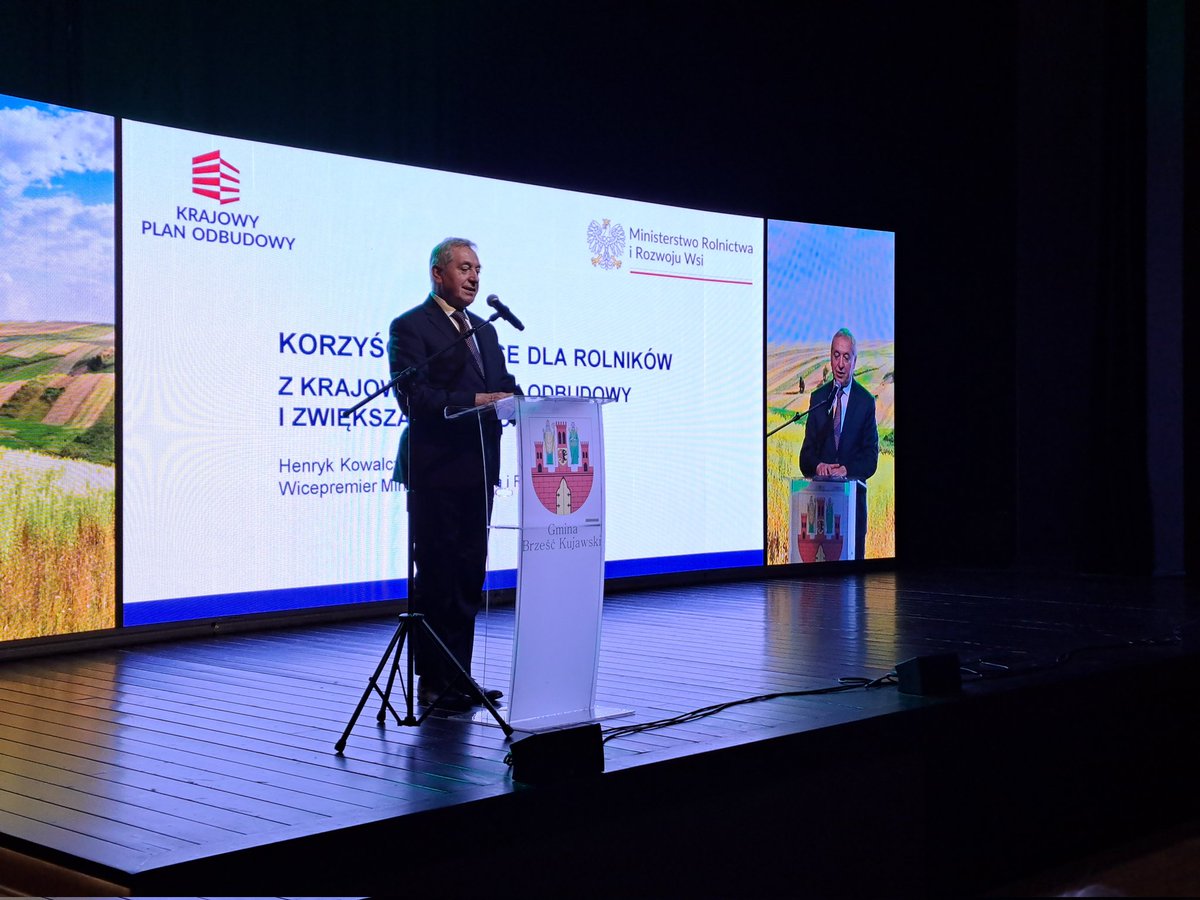 WRolnikow's tweet photo. Dziś w Brześciu Kujawskim odbyła się konferencja dla rolników z udziałem wicepremiera ministra rolnictwa @Kowalczyk_H. Rozmawialiśmy o Krajowym Planie Odbudowy i Zwiększenia Odporności. Partnerem wydarzenia było @MRiRW_GOV_PL https://t.co/6QSR6ElNE1