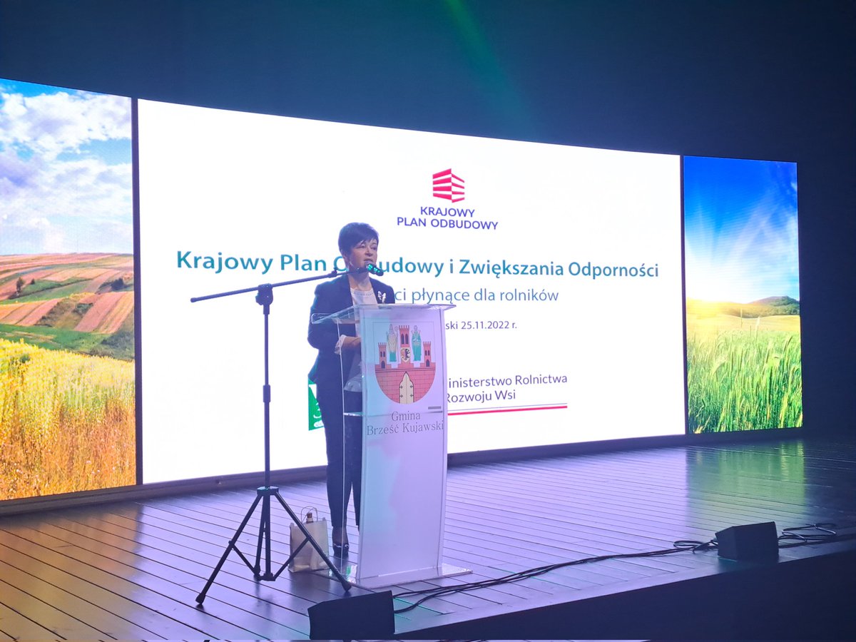 WRolnikow's tweet photo. Dziś w Brześciu Kujawskim odbyła się konferencja dla rolników z udziałem wicepremiera ministra rolnictwa @Kowalczyk_H. Rozmawialiśmy o Krajowym Planie Odbudowy i Zwiększenia Odporności. Partnerem wydarzenia było @MRiRW_GOV_PL https://t.co/6QSR6ElNE1