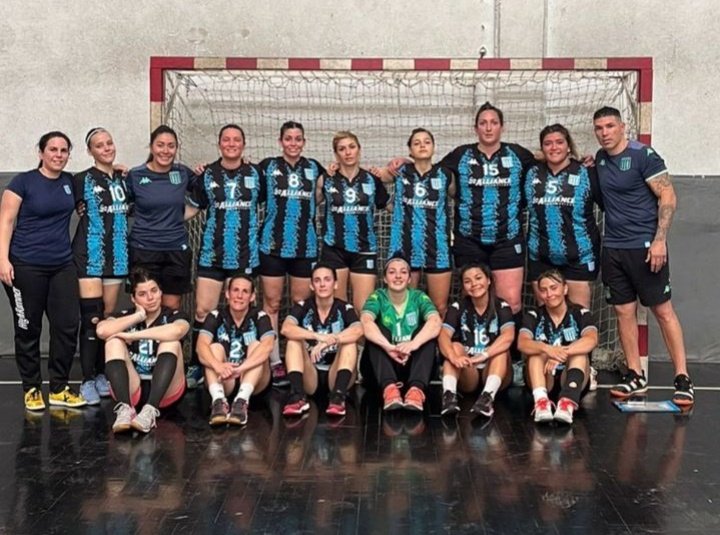 eduarc67's tweet photo. Nace una nueva esperanza para @HandballRacing !!!!
El primer equipo de damas ya tiene su rival para el Súper 8 🎓🤾💪🙌
@RacingClub 
@DeportesRacing https://t.co/SCFoDX4HFW