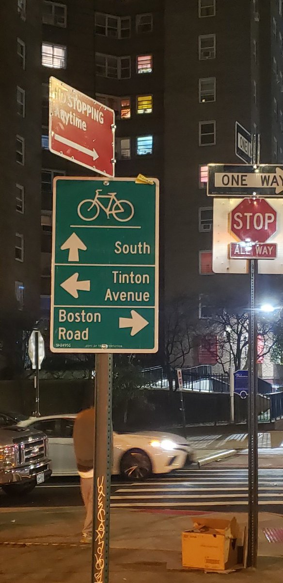 twowheelsg's tweet photo. That sinking feeling.
Trinity Ave, #bikeBX
Credit for #bikeNYC #wayfinging, bike route TO SOMEWHERE. https://t.co/cAsBDT659j