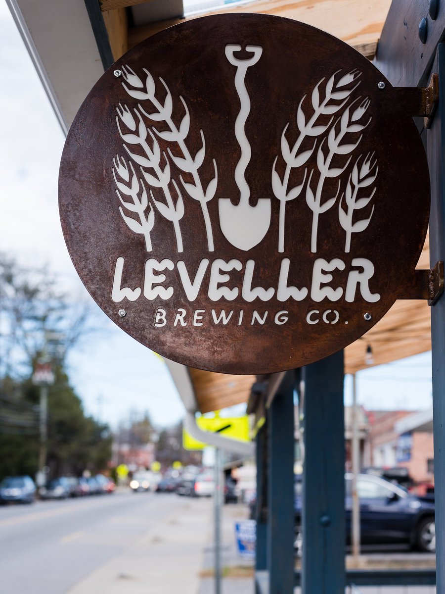 HintonRltyGroup's tweet photo. For #smallbusinesssaturday and throughout the gift-giving season, consider picking up gifts or gift cards for your family and friends from some of our favorite spots in Weaverville, NC!
#828isgreat #ashevillerealestate #weavervillenc #ashevillenc #wncmountains #buyinglocal https://t.co/yfPDy1iTTh