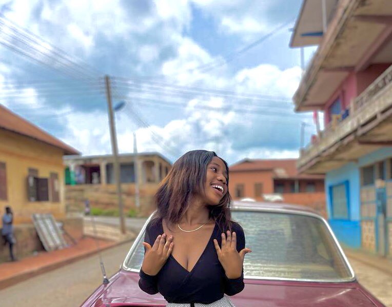 AmaHelvert's tweet image. Just because it’s FRIDAY☺️