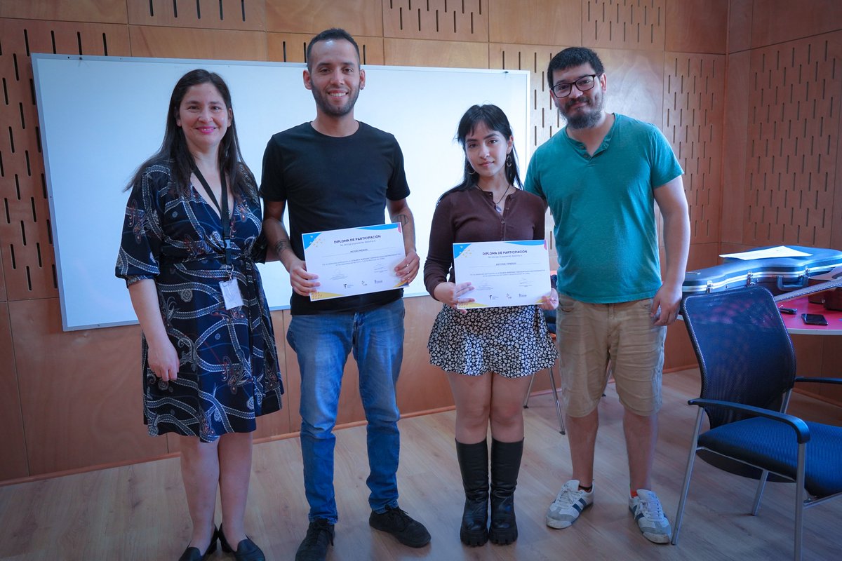 ccmch_'s tweet photo. 📸Compartimos las fotografías de la finalización del taller "Danza creativa para mujeres mayores" y el curso "Composición musical para principiantes" en las dependencias del @ccmch_
#música #baile #composiciónmusical #talleresgratuitos #ccmch #Chillán https://t.co/BC71Icdljh