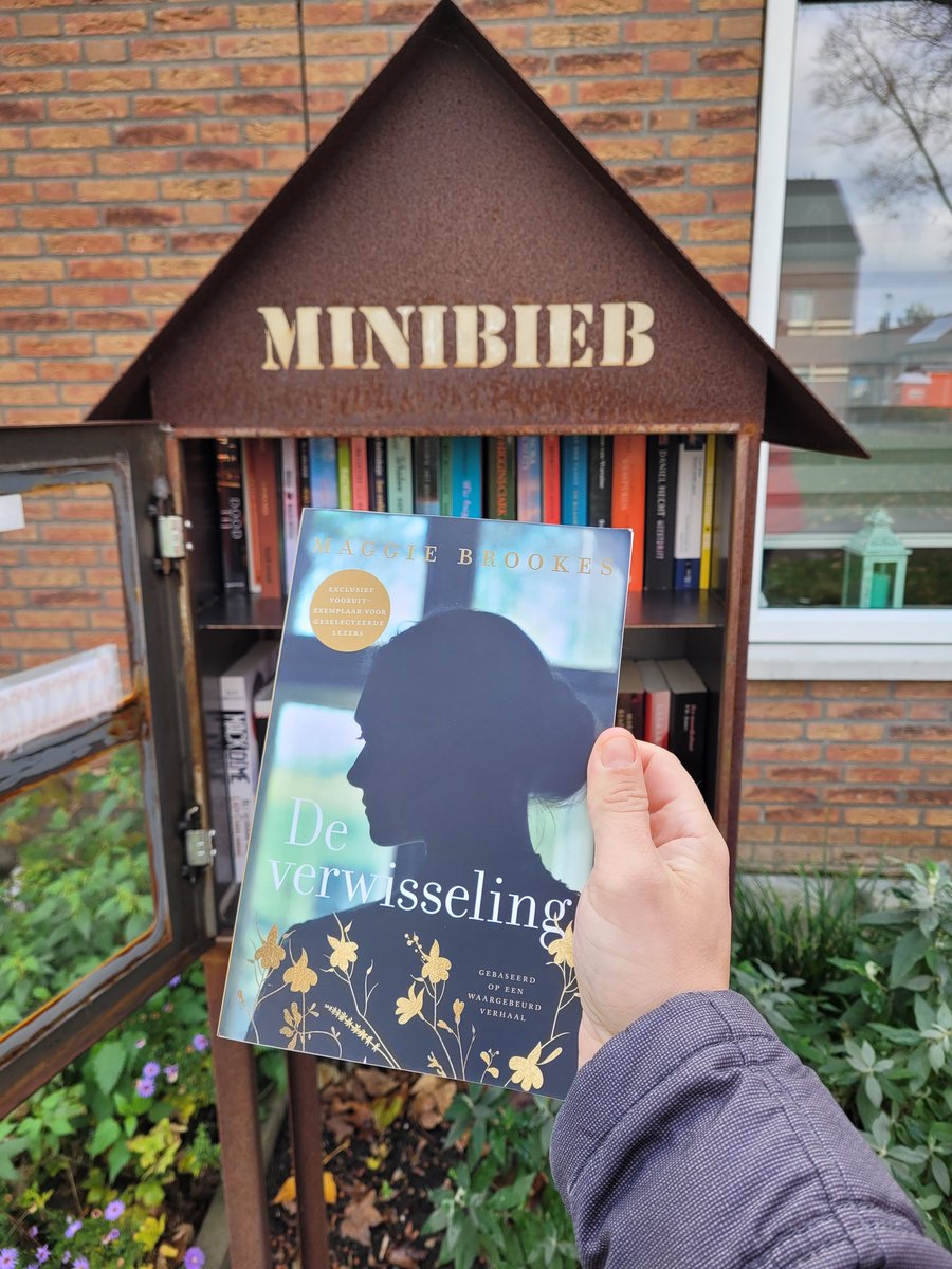 DeKoukleumpjes's tweet photo. Het #weekend staat weer voor de deur en dit #boek staat, in onze minibieb, te wachten op een volgende #lezer. Kom jij dit weekend gezellig een boek ruilen? 💜
📍Onze #minibieb is te vinden op Haesenplein 4, 6372GG #Landgraaf. (Tegenover Buurthuis Onger Os).
#boekperweek #lezen https://t.co/XsFjmIil0l